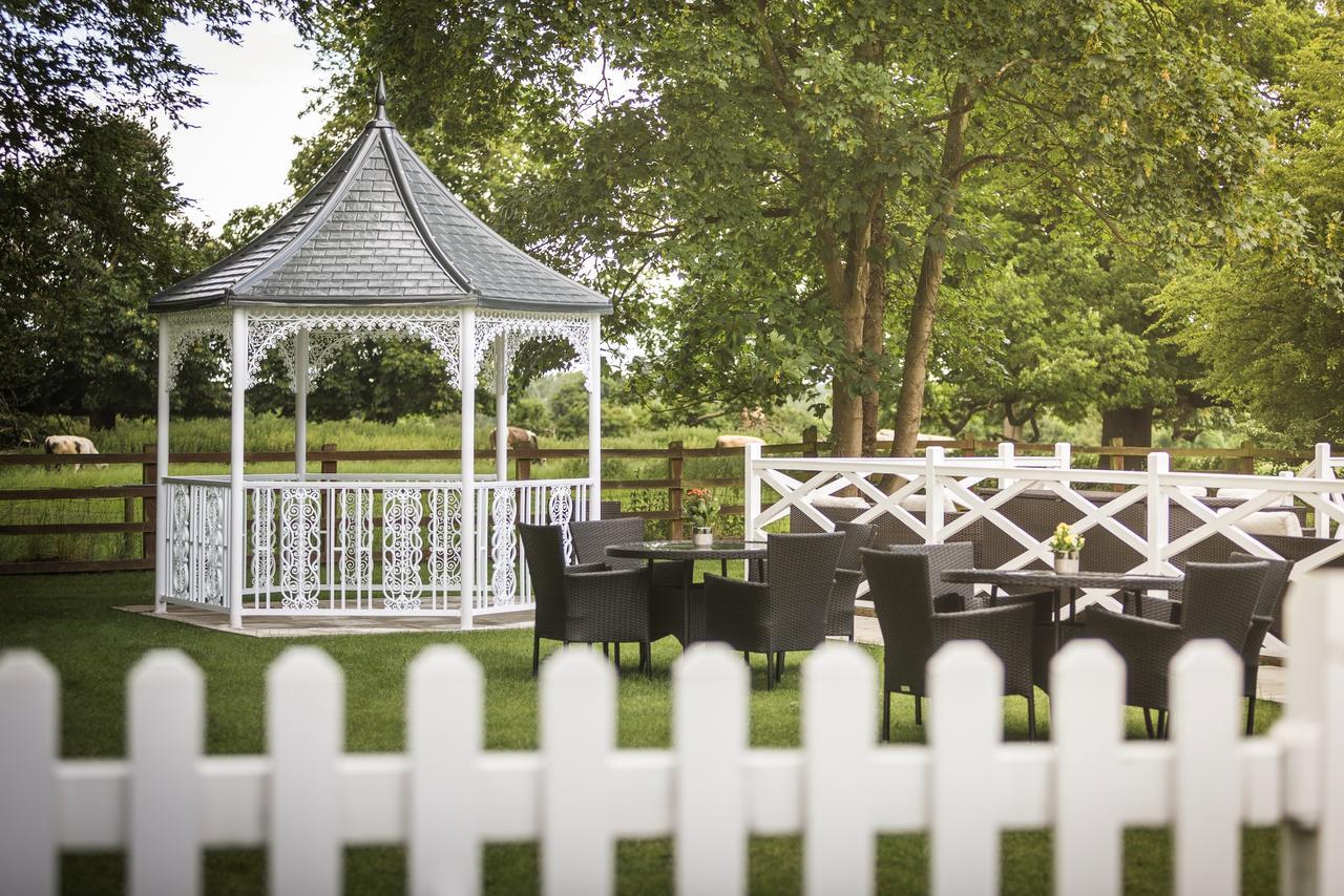 Worldhotels Distinctive Woughton House Hotel Milton Keynes Ngoại thất bức ảnh